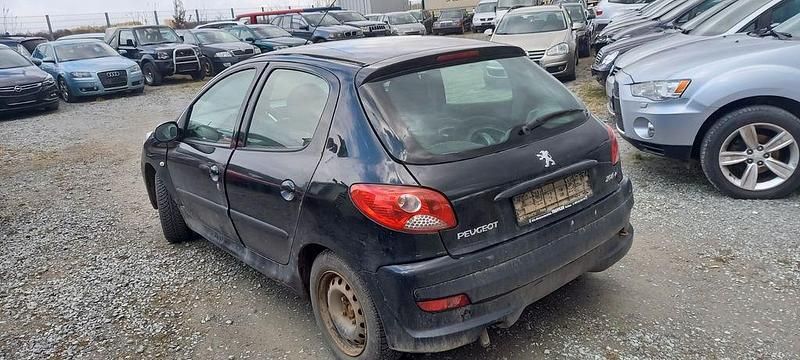 Gebraucht Peugeot 206+ 82 PS (60 kW) 2010 Schwarz Kleinwagen