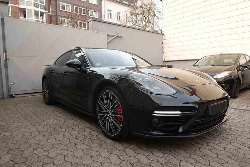 Gebraucht Porsche Panamera Turbo 549 PS (403 kW) 2018 Tiefschwarz Limousine