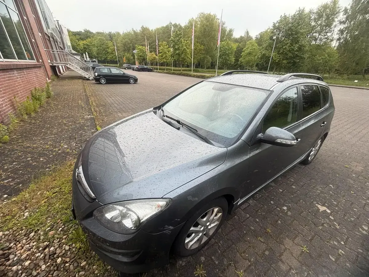 Używany Hyundai i30 90 KM (66 kW) 2010 Szary Kombi