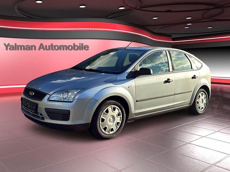 Silber Gebraucht 2005 Ford Focus Trend Limousine | 3.490 € (Fairer Preis) - Bild 1/4