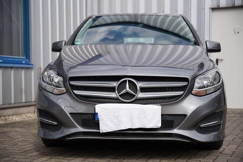 Gebraucht Mercedes B180 122 PS (89 kW) 2018 Grau Van / Kleinbus