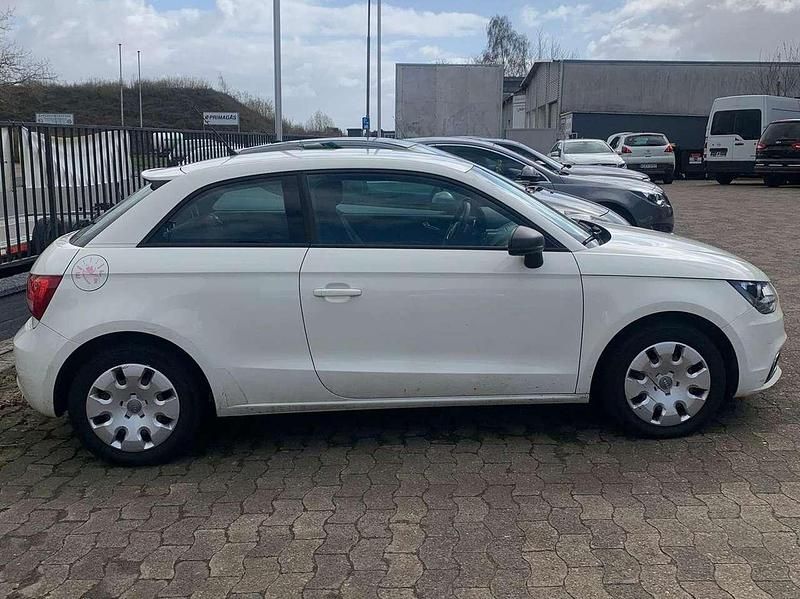 Gebraucht Audi A1 Attraction 86 PS (63 kW) 2012 Amalfiweiss Kleinwagen