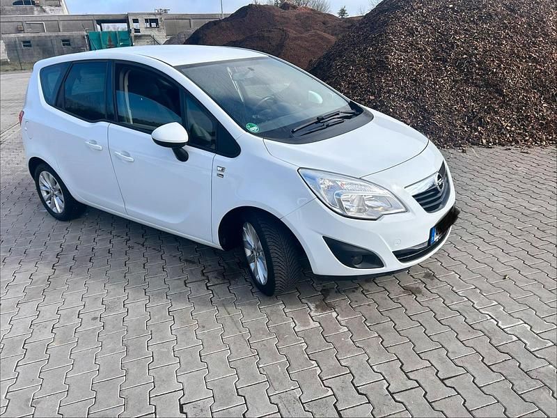 Gebraucht Opel Meriva 100 PS (73 kW) 2012 Weiß Van / Kleinbus