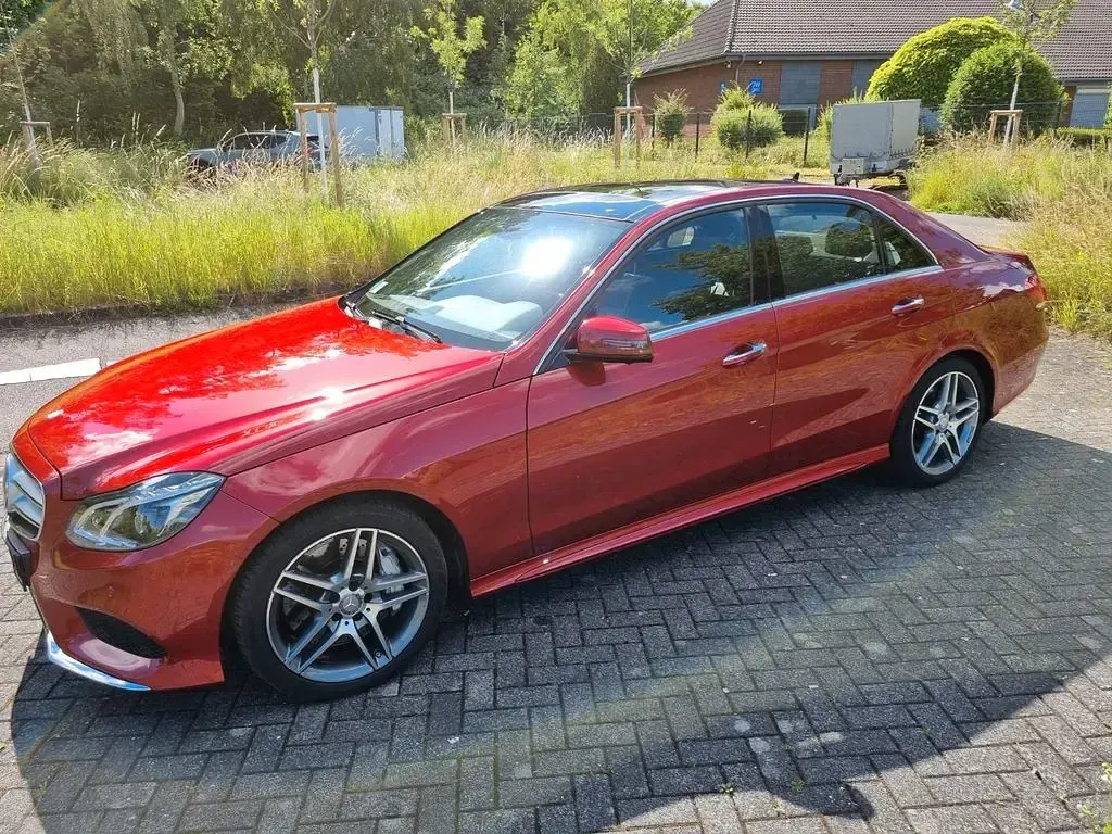 Gebraucht Mercedes E500 Avantgarde 408 PS (300 kW) 2015 Rot Limousine