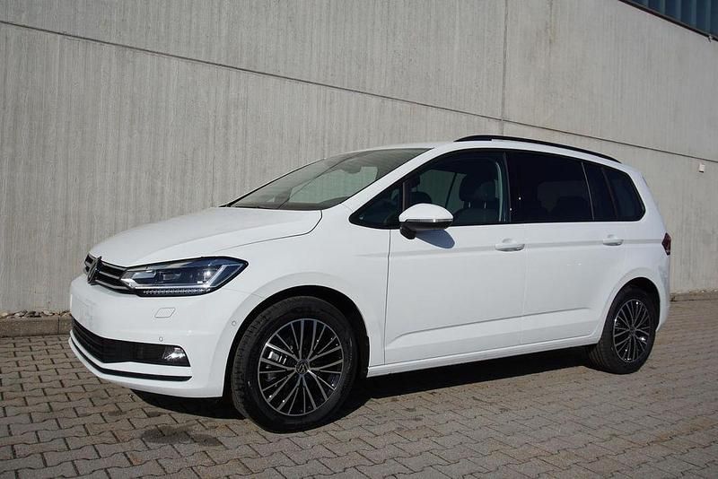 Neu VW Touran 150 PS (110 kW) 2026 Pure weiß Van / Kleinbus