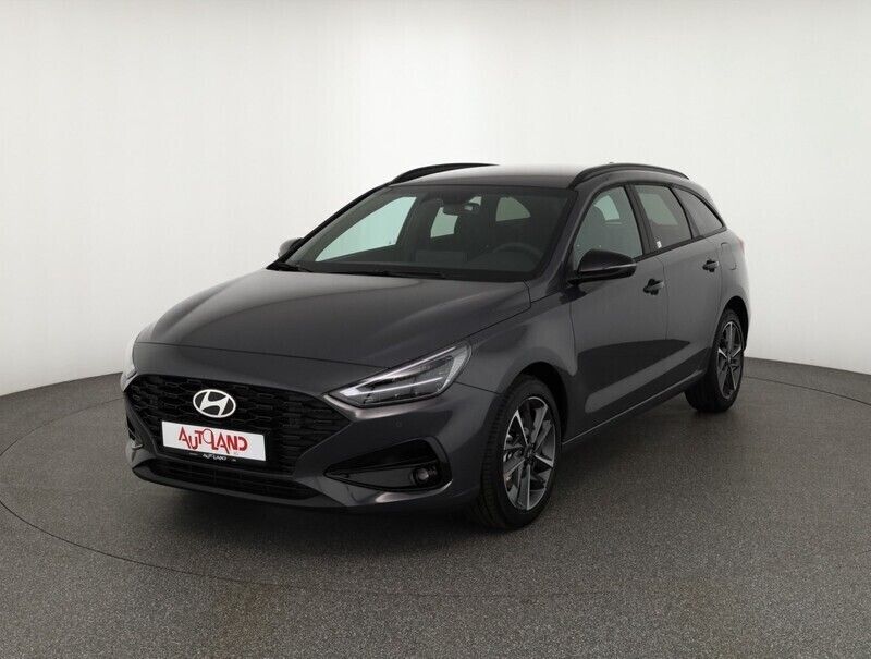 Grau Neu 2024 Hyundai i30 Kombi | 23.990 € (Etwas zu teuer) - Bild 1/4