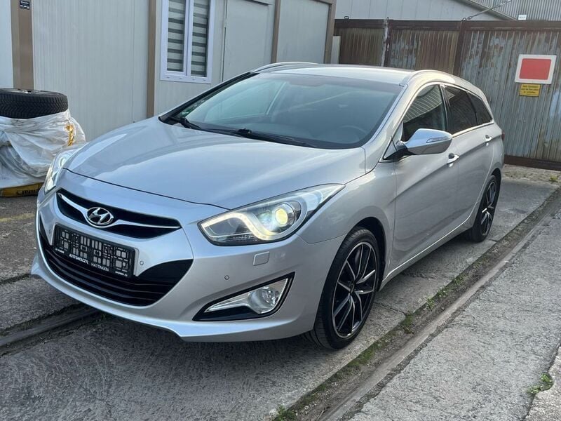 Silber Gebraucht 2015 Hyundai i40 Edition Kombi | 8.990 € (Fairer Preis) - Bild 1/4