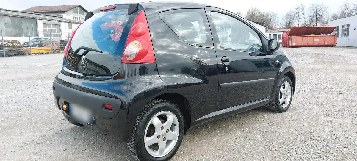 Gebraucht Peugeot 107 50 PS (36 kW) 2008 Schwarz Kleinwagen