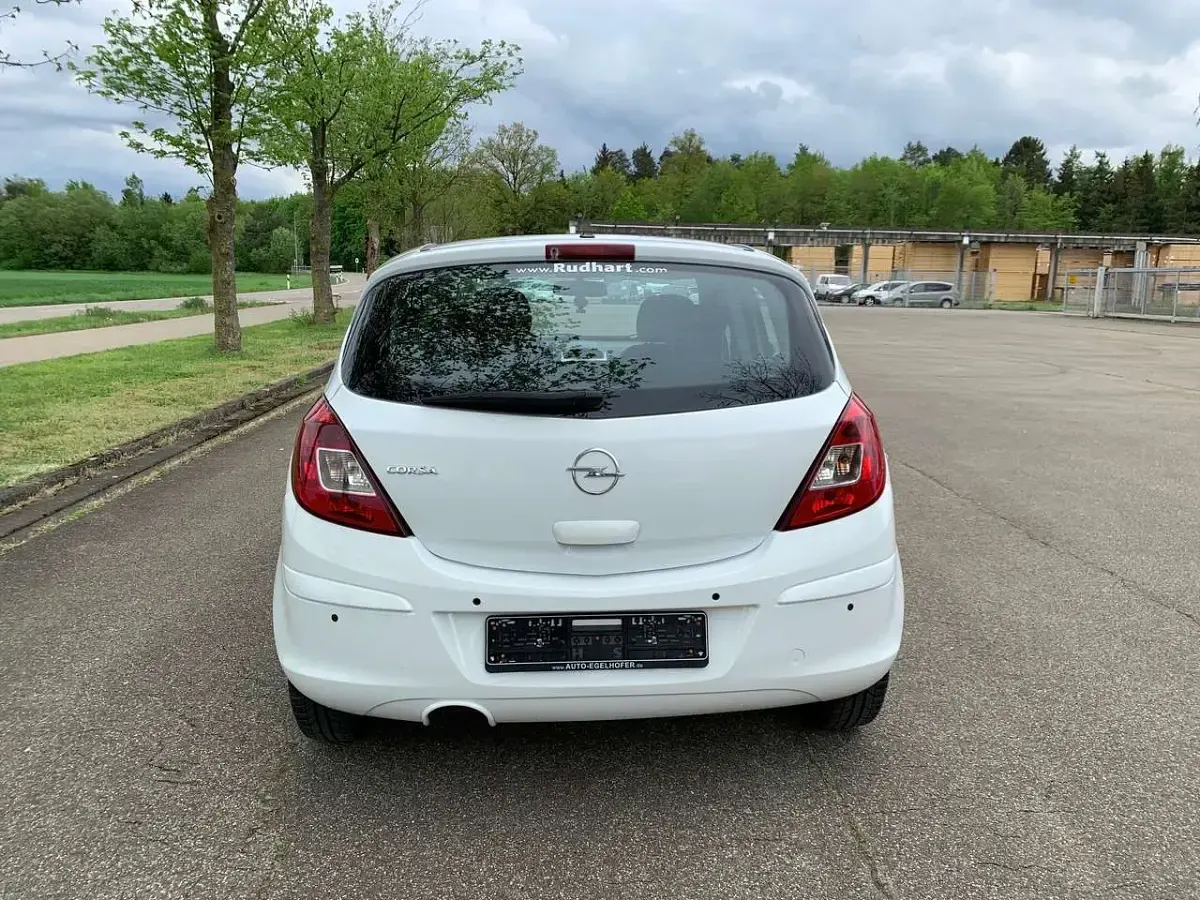 Gebraucht Opel Corsa Selection 80 PS (58 kW) 2009 Casabl/arctic/eisweiss/kaolin Limousine