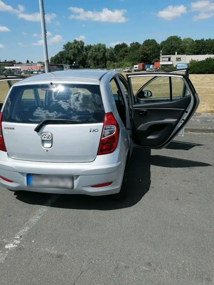 Gebraucht Hyundai i10 69 PS (50 kW) 2012 Silber Kleinwagen