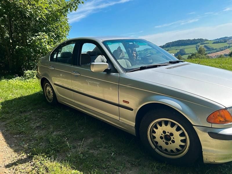 Używany BMW 320 170 KM (125 kW) 2001 Srebrny Sedan/Limuzyna