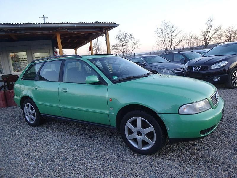 Gebraucht Audi A4 125 PS (91 kW) 1996 Grün Kombi