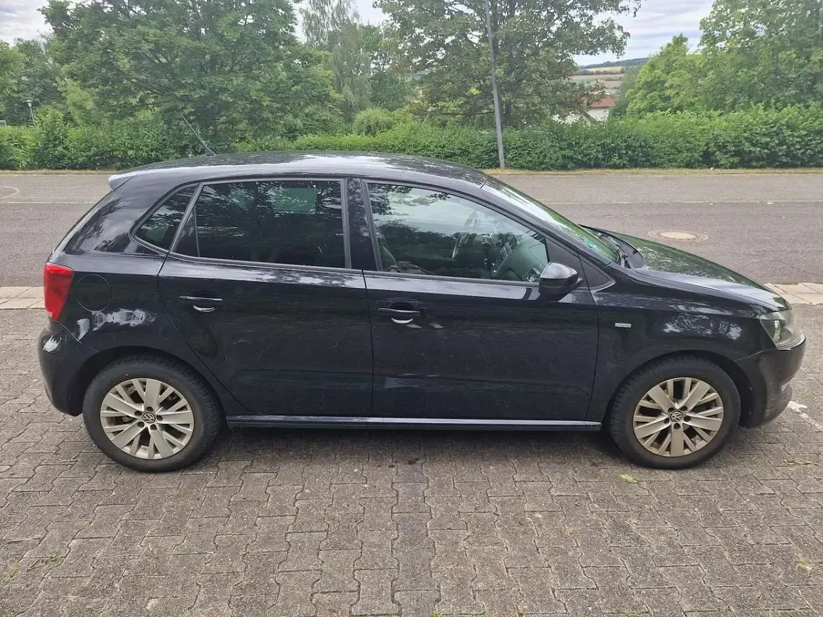 Gebraucht VW Polo Life 90 PS (66 kW) 2013 Schwarz Kleinwagen