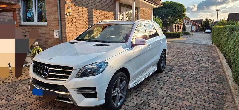 Weiß Gebraucht 2013 Mercedes 190 Limousine | 22.950 € - Bild 1/4