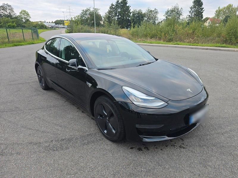 Schwarz Gebraucht 2019 Tesla Model 3 Standard Range Plus Limousine | 17.500 € (Fairer Preis) - Bild 1/4