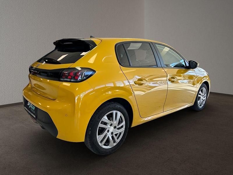 Gebraucht Peugeot 208 Active 101 PS (74 kW) 2021 Faro gelb Kleinwagen