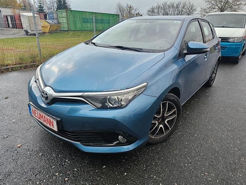 Blau Gebraucht 2016 Toyota Auris Comfort Limousine | 7.900 € (Superpreis) - Bild 1/4