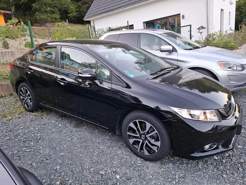 Schwarz Gebraucht 2016 Honda Civic Comfort Limousine | 12.600 € (Fairer Preis) - Bild 1/4