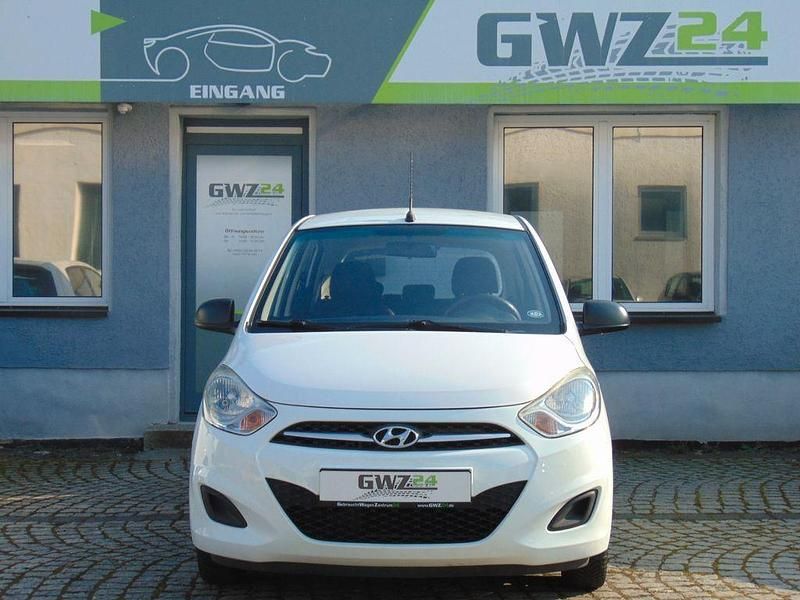 Gebraucht Hyundai i10 Edition 69 PS (50 kW) 2011 Weiß Kleinwagen