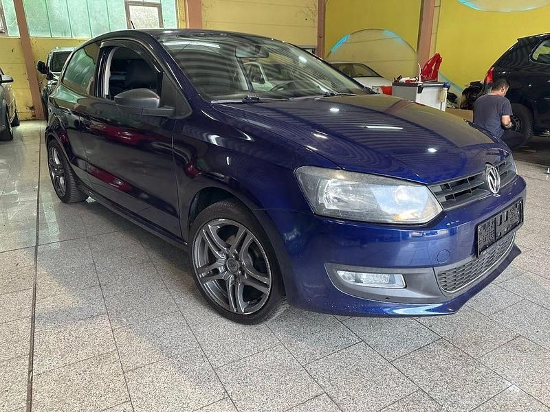Blau Gebraucht 2011 VW Polo Trendline Limousine | 3.490 € (Guter Preis) - Bild 1/4