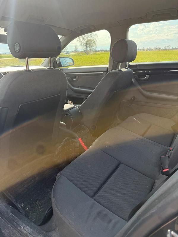 Gebraucht Audi A4 131 PS (96 kW) 2004 Schwarz Kombi