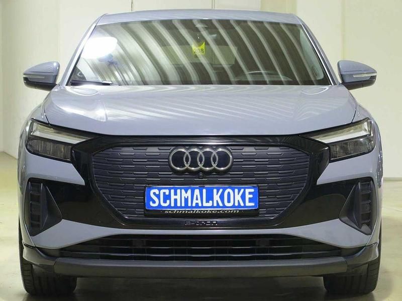 Pebble gray Gebraucht 2022 Audi Q4 Sportback e-tron Sport SUV | 26.950 € (Superpreis) - Bild 1/4