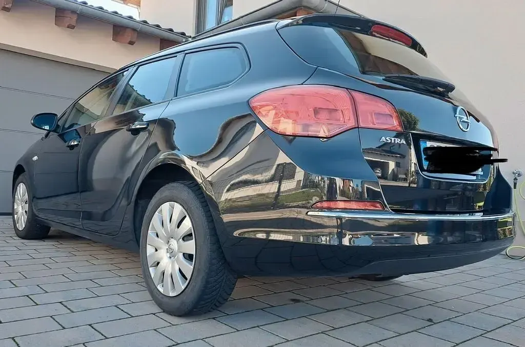 Gebraucht Opel Astra Edition 116 PS (85 kW) 2016 Schwarz Kombi