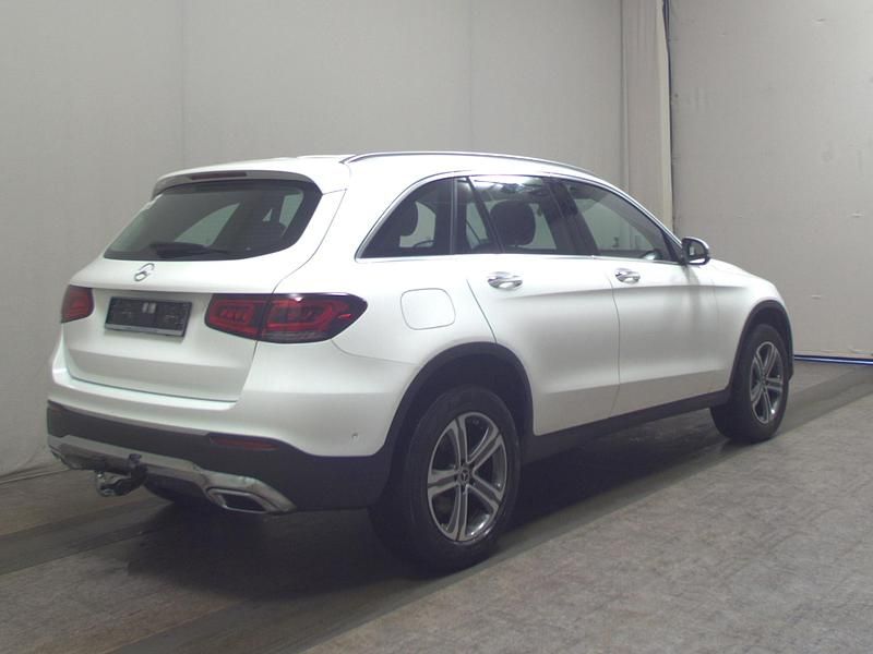Gebraucht Mercedes GLC300 AMG line 245 PS (180 kW) 2022 Weiss SUV