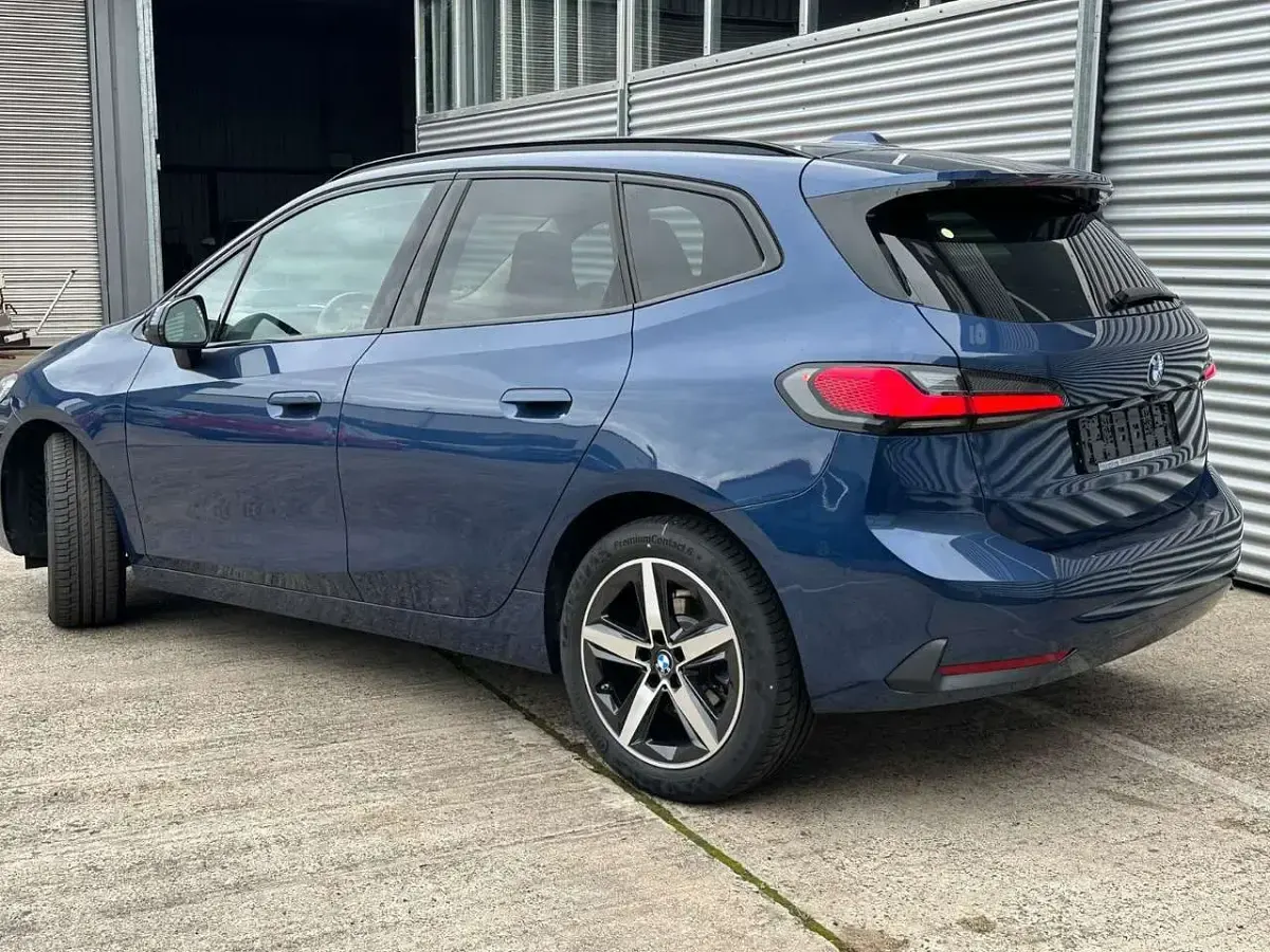 Gebraucht BMW 218 136 PS (100 kW) 2024 Phytonicblau metallic Van / Kleinbus