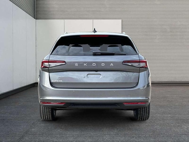 Neu Skoda Superb Selection 150 PS (110 kW) 2025 Graphitegrau metallic Kombi