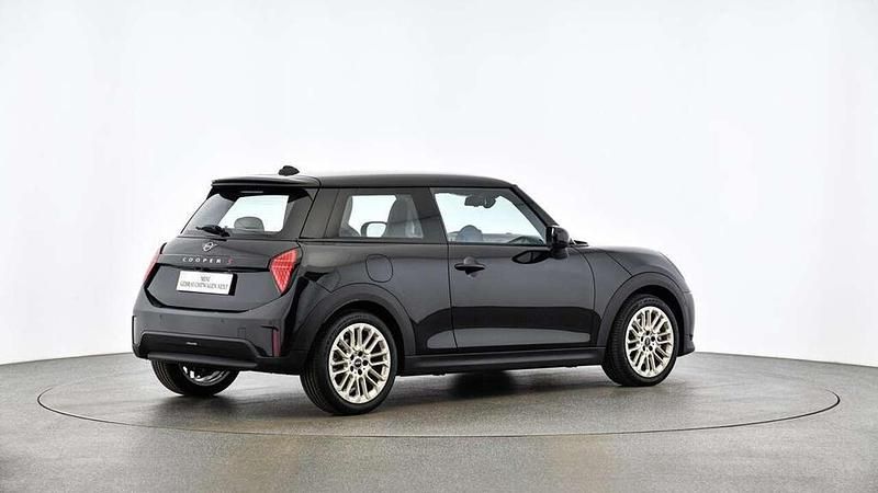 Gebraucht Mini Cooper S Favoured 204 PS (150 kW) 2024 Schwarz Kleinwagen