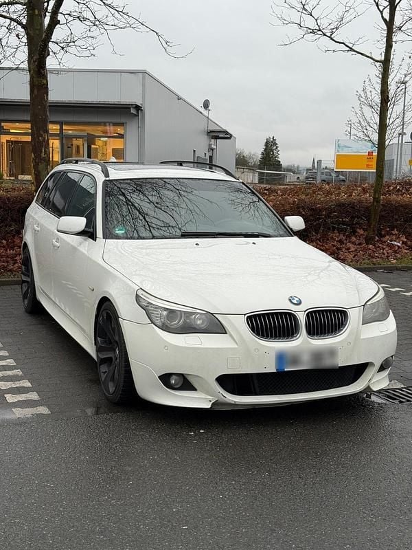 Weiß Gebraucht 2009 BMW 530 M Sport Kombi | 7.799 € (Fairer Preis) - Bild 1/4
