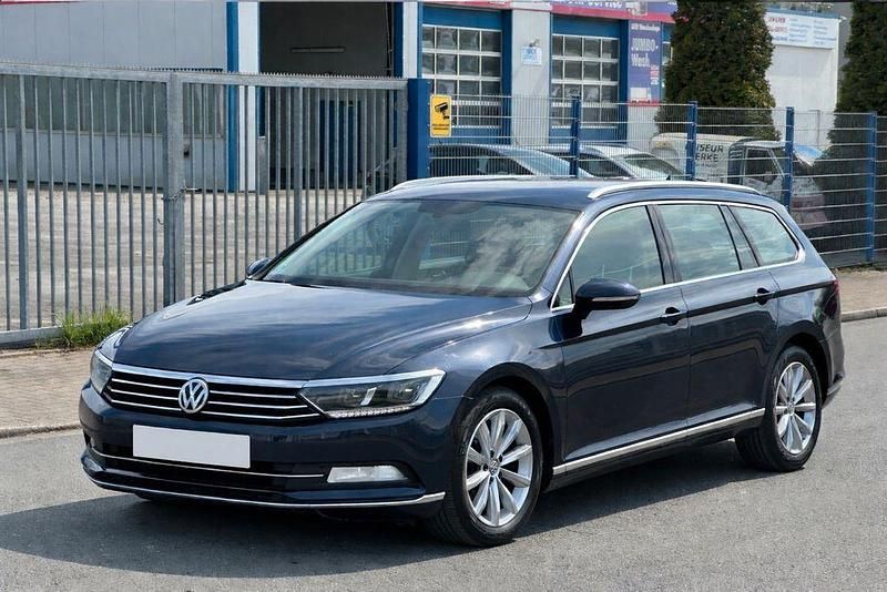 Gebraucht VW Passat 120 PS (88 kW) 2015 Blau Limousine