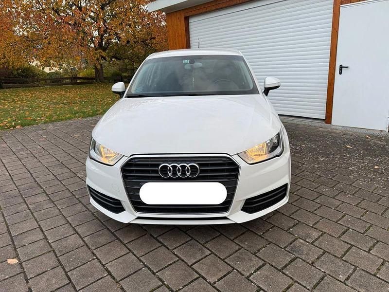 Weiß Gebraucht 2017 Audi A1 Sportback Comfort Kleinwagen | 8.700 € (Guter Preis) - Bild 1/4