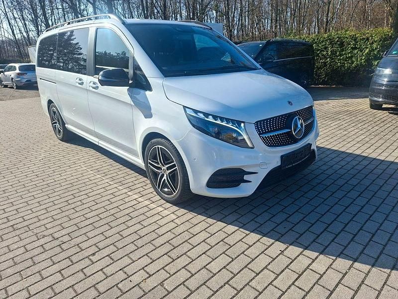 Gebraucht Mercedes V300 237 PS (174 kW) 2023 Weiß Van / Kleinbus