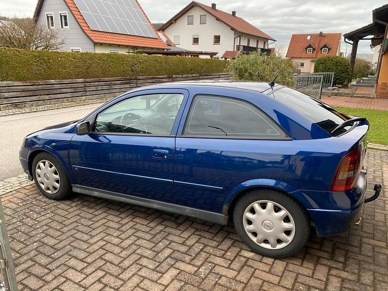 Używany Opel Astra 101 KM (74 kW) 2003 Niebieski Hatchback