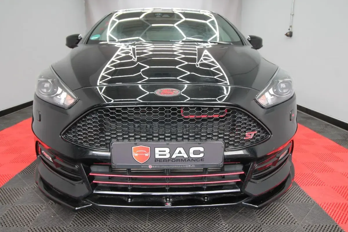 Gebraucht Ford Focus ST 250 PS (183 kW) 2018 Schwarz Limousine