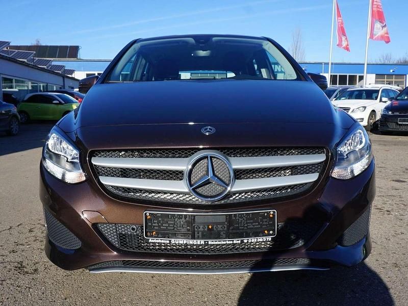 Gebraucht Mercedes B220 177 PS (130 kW) 2018 Orientbraun metallic Van / Kleinbus