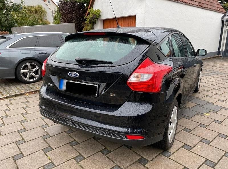 Second-hand Ford Focus 120 CP (88 kW) 2011 Negru Hatchback