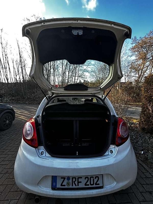 Gebraucht Ford Ka Champions Edition 69 PS (50 kW) 2012 Weiß Kleinwagen