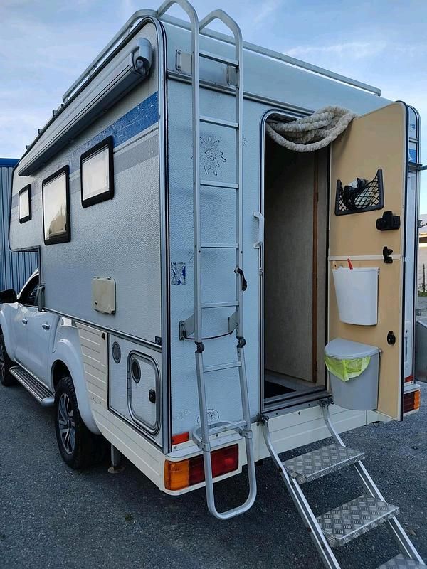 Second-hand Nissan Navara 2017 Alb Pickup