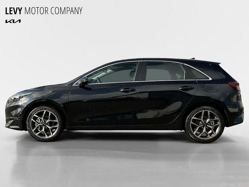 Neu Kia Ceed Spirit 140 PS (102 kW) 2025 1k black pearl m Kleinwagen