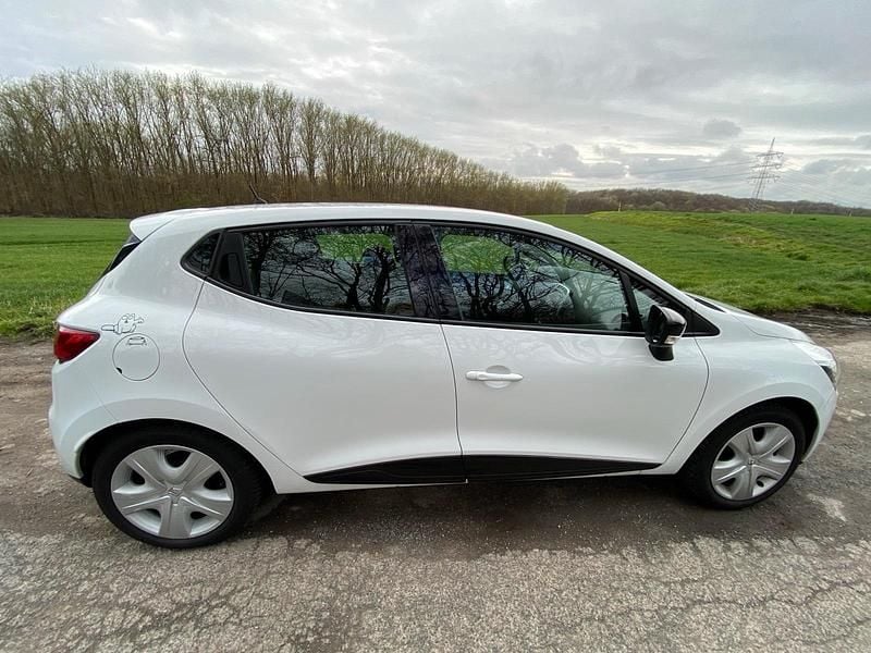 Gebraucht Renault Clio IV Dynamique 75 PS (55 kW) 2015 Weiß Kleinwagen