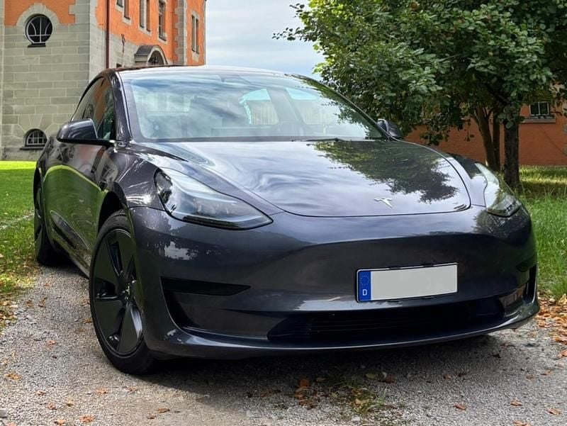 Grau Gebraucht 2022 Tesla Model 3 Limousine | 24.000 € (Guter Preis) - Bild 1/4