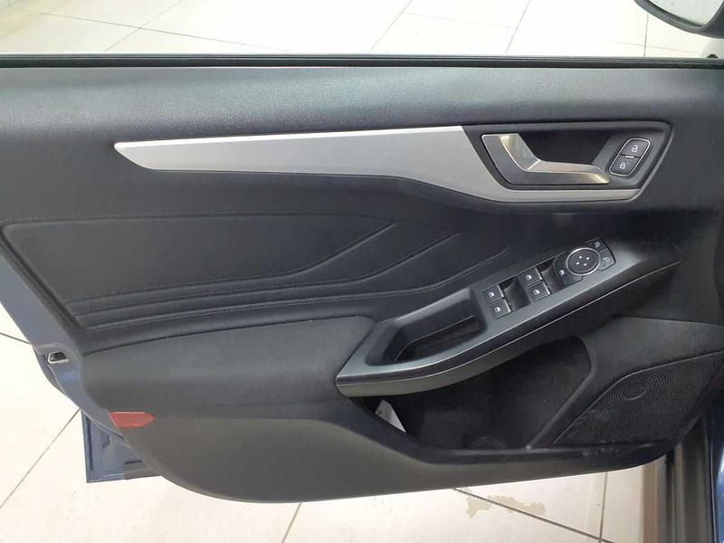 Gebraucht Ford Focus Cool & Connect 150 PS (110 kW) 2021 Chromablau metallic Kombi