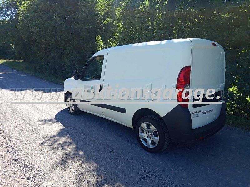 Weiß Gebraucht 2013 Opel Combo Van / Kleinbus | 5.500 € - Bild 1/1