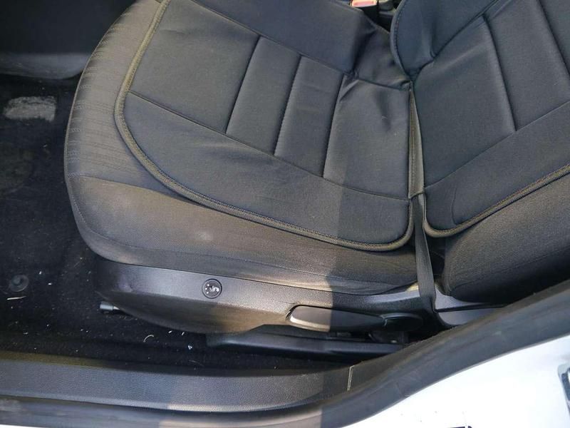 Gebraucht Opel Astra Selection 87 PS (63 kW) 2011 Schneeweiss/summitwhite/arctic Kleinwagen