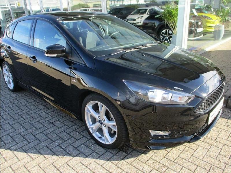 Iridiumschwarz metallic (metallic) Gebraucht 2017 Ford Focus Limousine | 14.990 € (Etwas zu teuer) - Bild 1/4