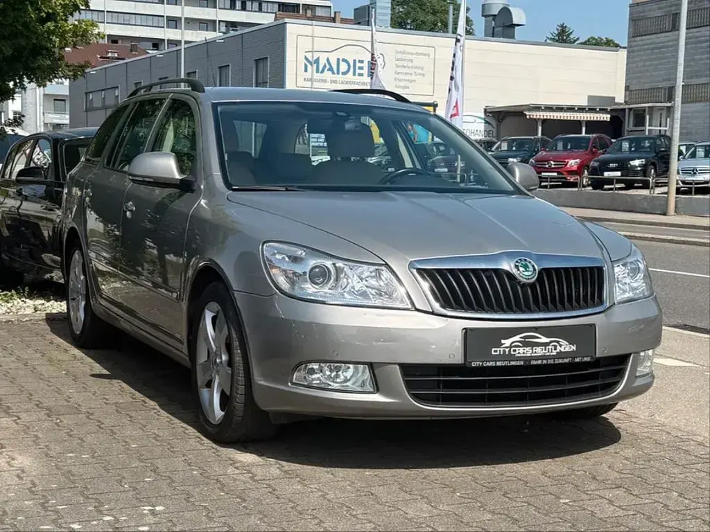 Gebraucht Skoda Octavia Elegance 160 PS (117 kW) 2010 Beige Limousine