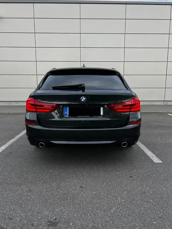 Gebraucht BMW 520 190 PS (139 kW) 2019 Grau Kombi